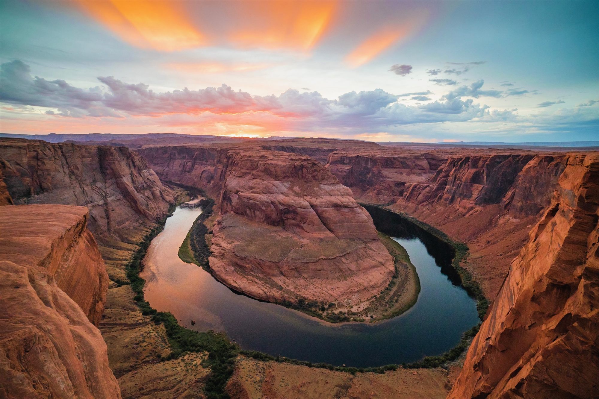 Horseshoe Bend's dramatic curve of the Colorado River at sunset, Arizona
