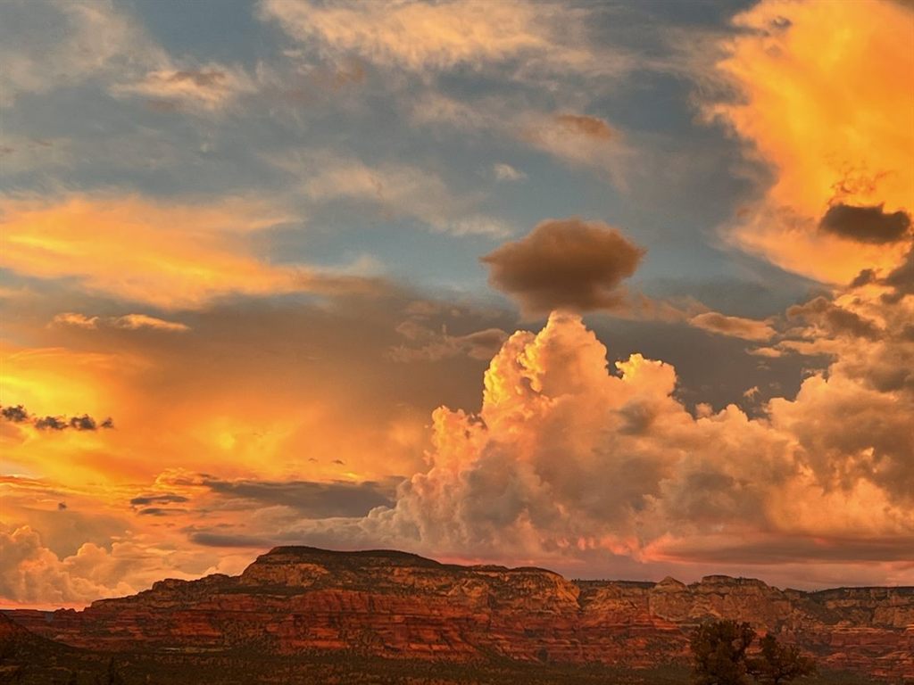 Monsoon sunset over the Sedona red rocks